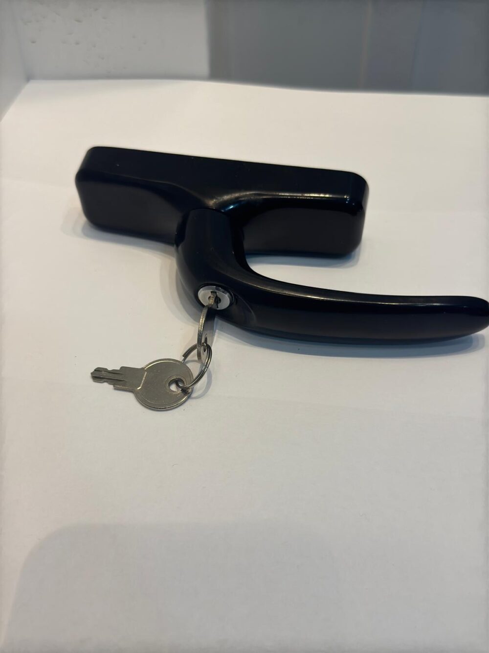 مسكه شباك صينى مع مفتاح